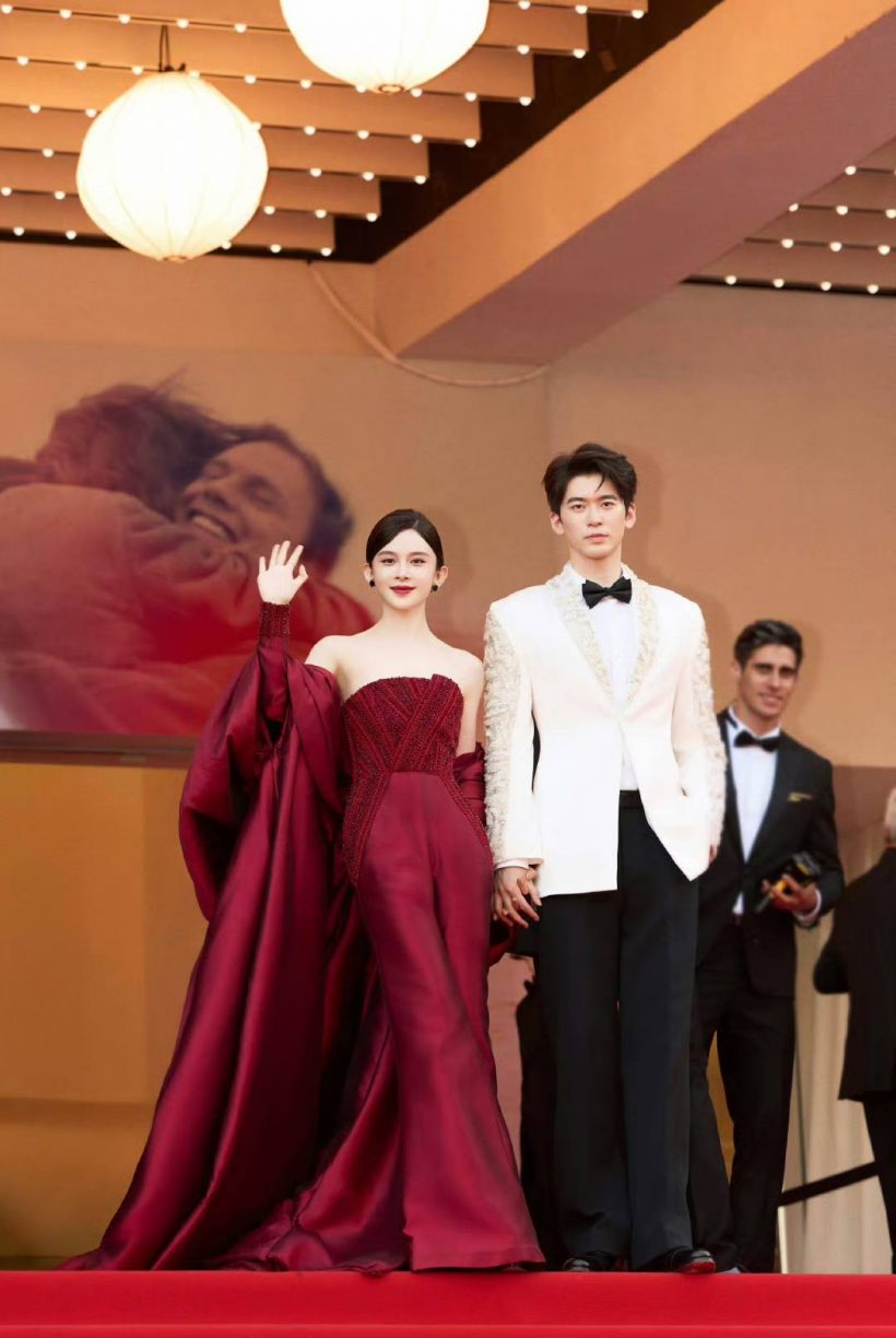 ดาราสาวเปิดตัวน้องชายกลางพรมแดงคานส์ หล่อพุ่งดันเข้าวงการ?