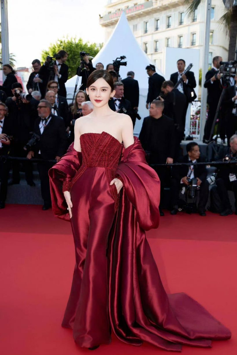 ดาราสาวเปิดตัวน้องชายกลางพรมแดงคานส์ หล่อพุ่งดันเข้าวงการ?