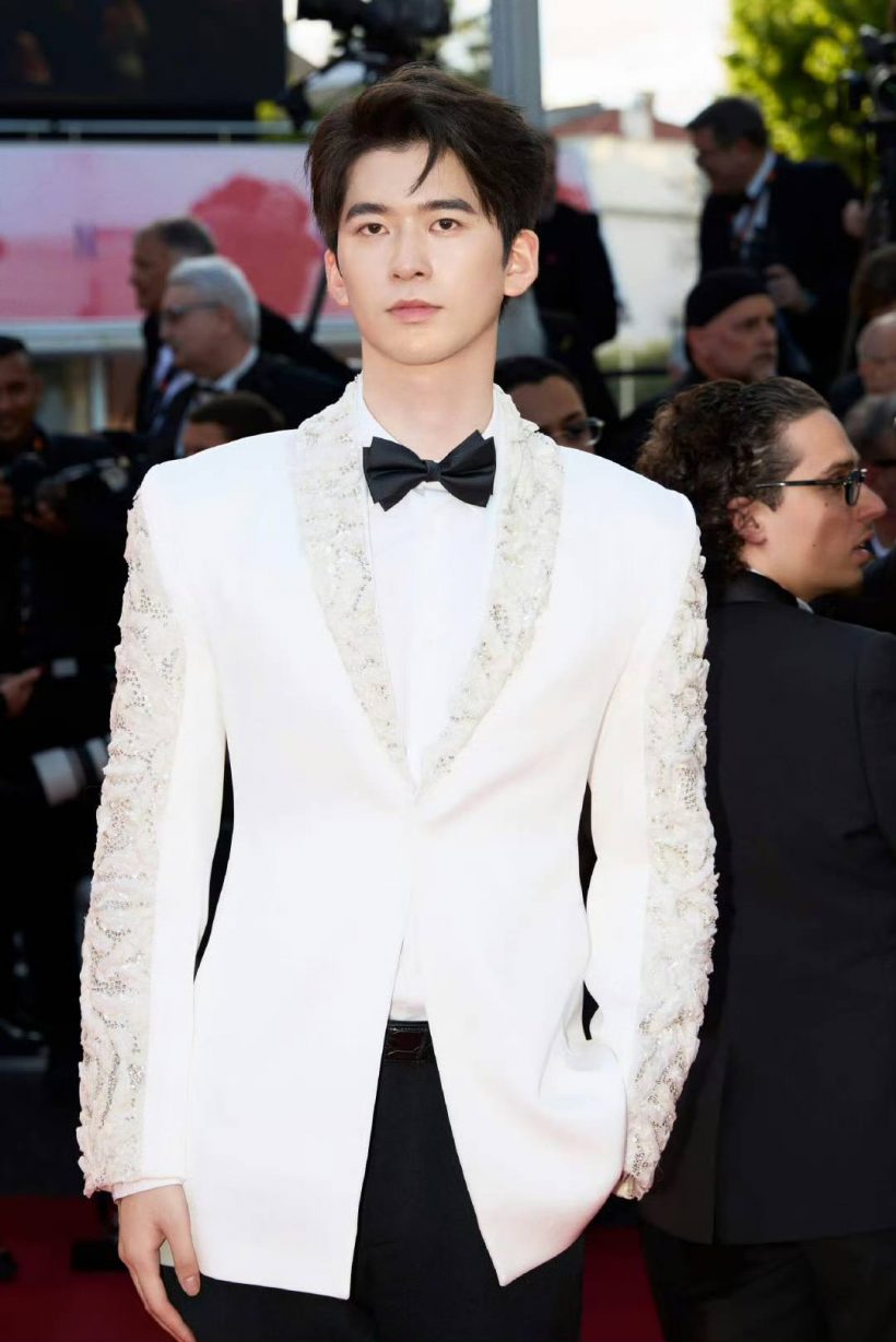 ดาราสาวเปิดตัวน้องชายกลางพรมแดงคานส์ หล่อพุ่งดันเข้าวงการ?