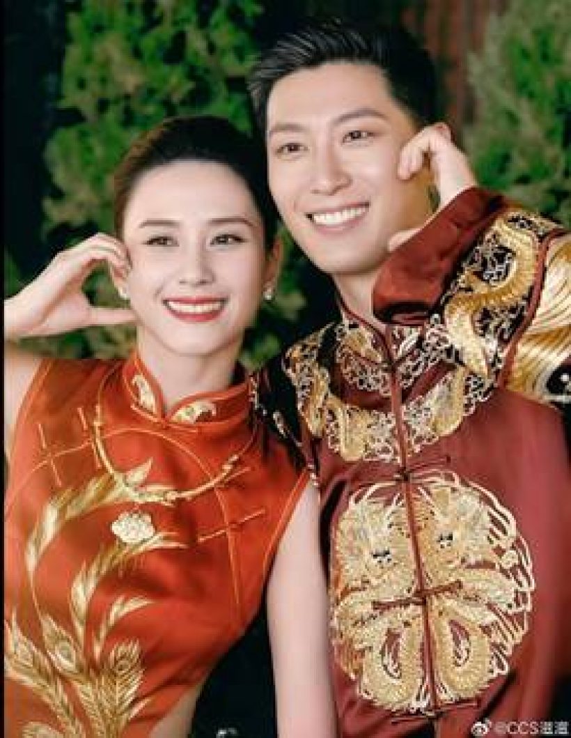 ภาพนี้คอนเฟิร์ม พระเอกดัง ยังไม่หย่าเมียมหาเศรษฐี!