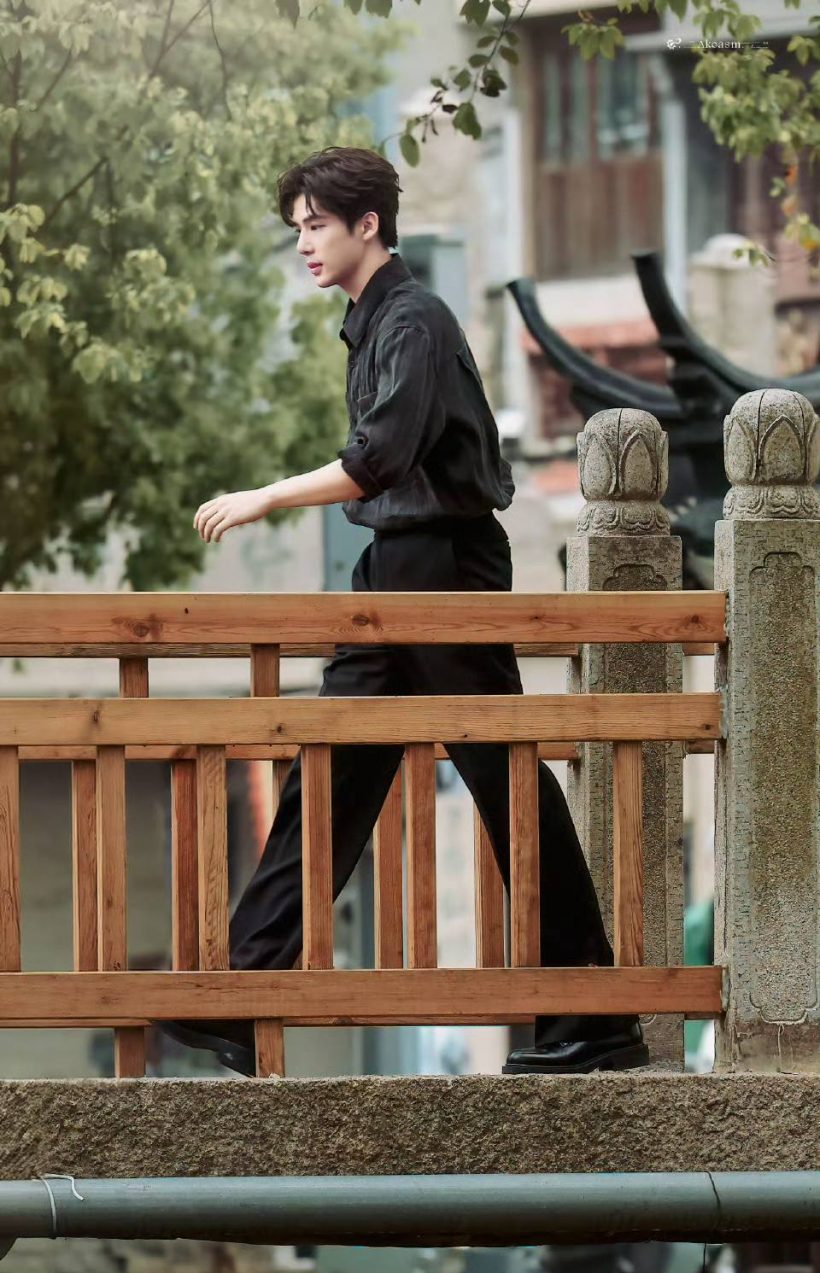 น่ากลัวมาก! พระเอกดัง โดนเลเซอร์จี้ตัว เเฟนๆหวั่นอันตราย