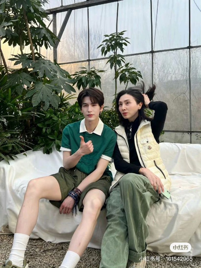 เฉลยความจริง! หญิงสาวในภาพนี้ เธอไม่ใช่เเม่ จางหลิงเฮ่อ