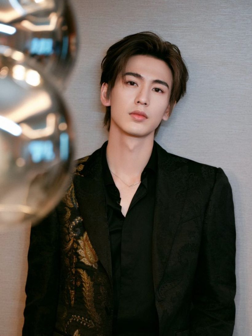 เฉลยความจริง! หญิงสาวในภาพนี้ เธอไม่ใช่เเม่ จางหลิงเฮ่อ