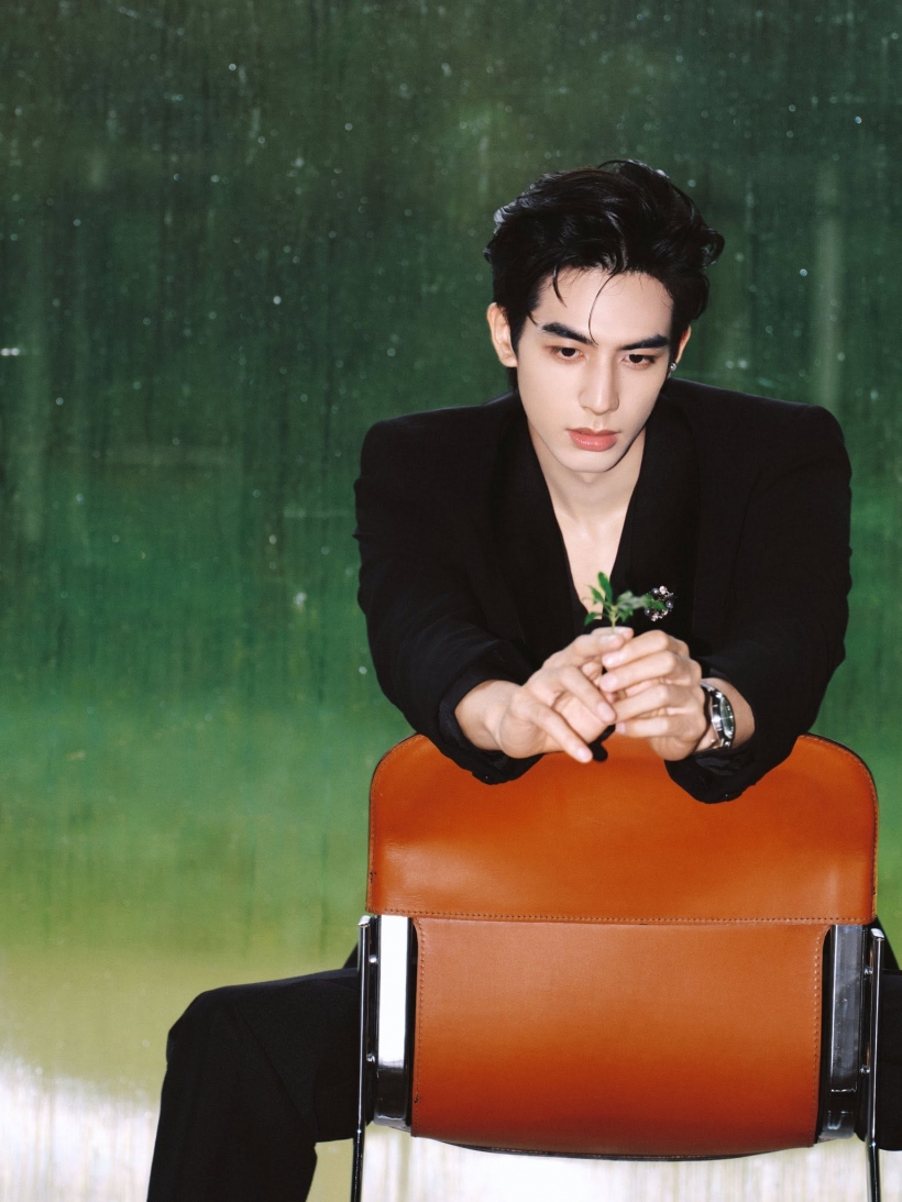 มัดรวมความหล่อ ซ่งเวยหลง อีกหนึ่งพระเอกเบ้าหน้าฟ้าประทาน