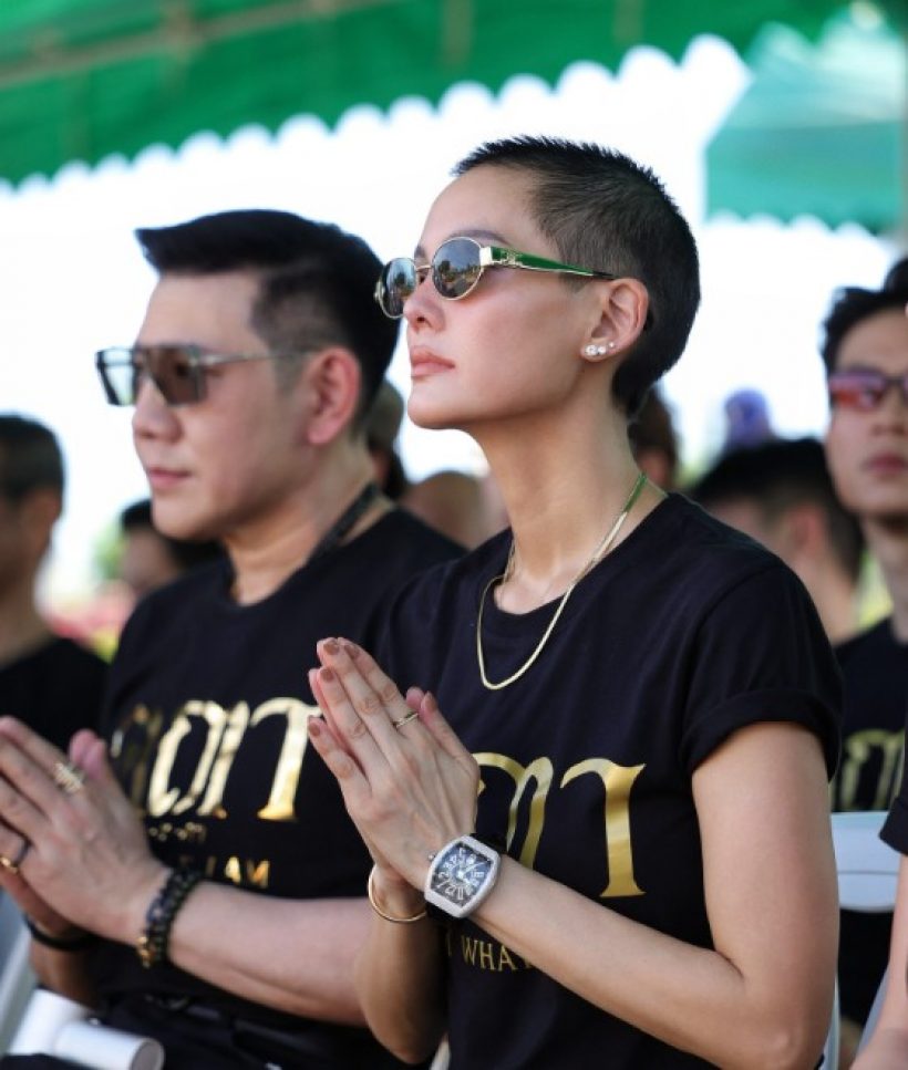 เฉลยแล้ว หนุ่มที่อยู่ข้างๆเจนี่ คือใคร? ดีกรีไม่ธรรมดา