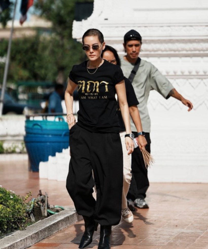 เฉลยแล้ว หนุ่มที่อยู่ข้างๆเจนี่ คือใคร? ดีกรีไม่ธรรมดา