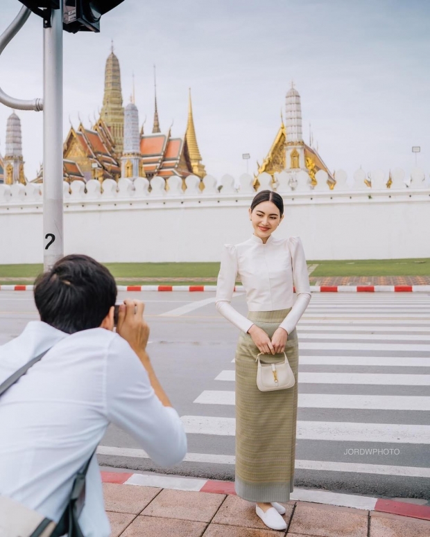 ใหม่ ดาวิกา แชะรูปปัง แฟนคลับสงสัย มือปริศนาของใครเอ่ย!?