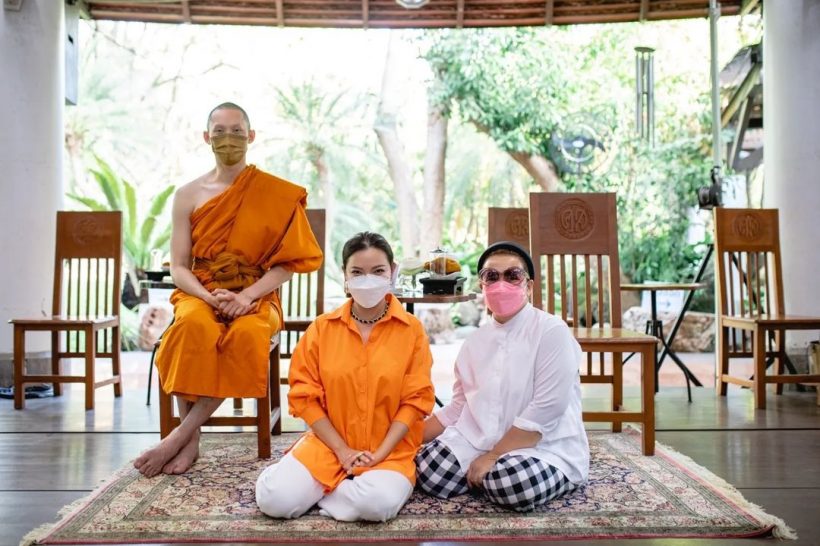 ดีเจต้นหอม นุ่งชุดนี้ไปทำบุญ ถึงขั้นโดนพระมะตูมทักตรงๆ