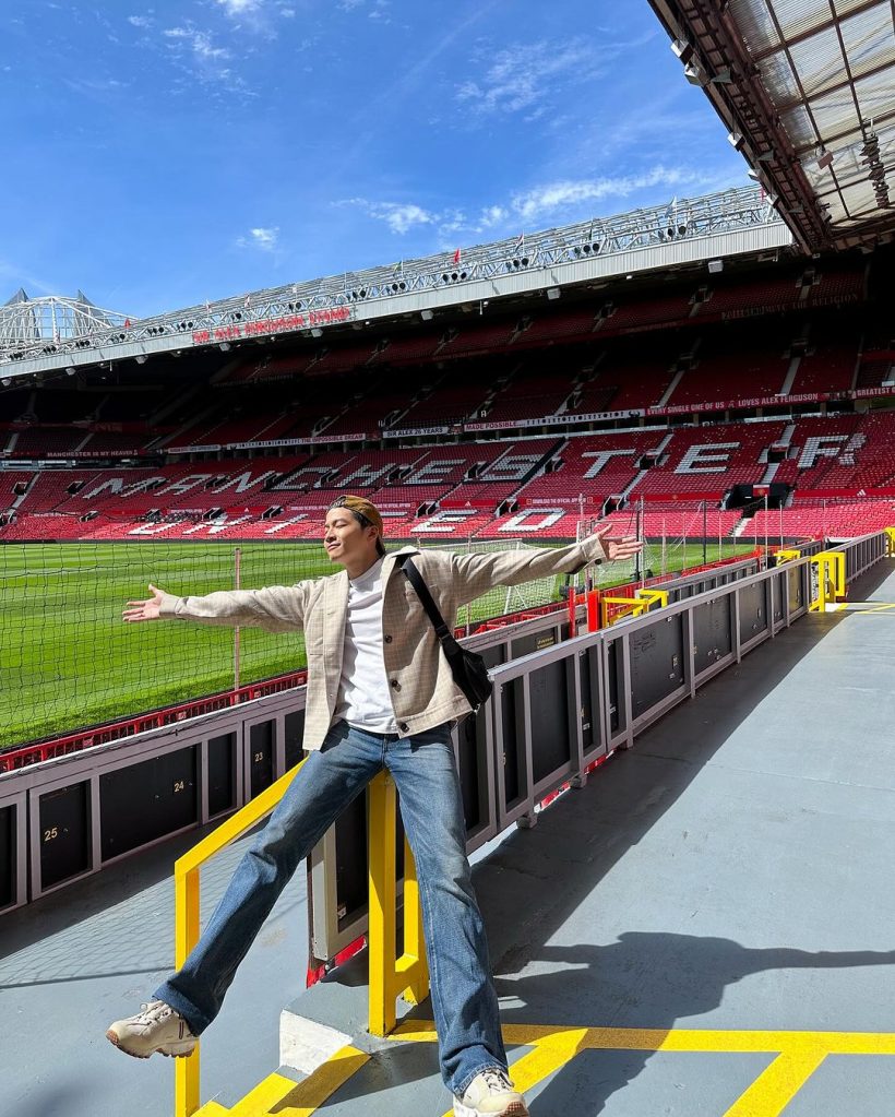 พาส่องชีวิตดีๆ พระเอกชื่อดัง บุกOld Trafford ไม่รวยจริงไปไม่ได้