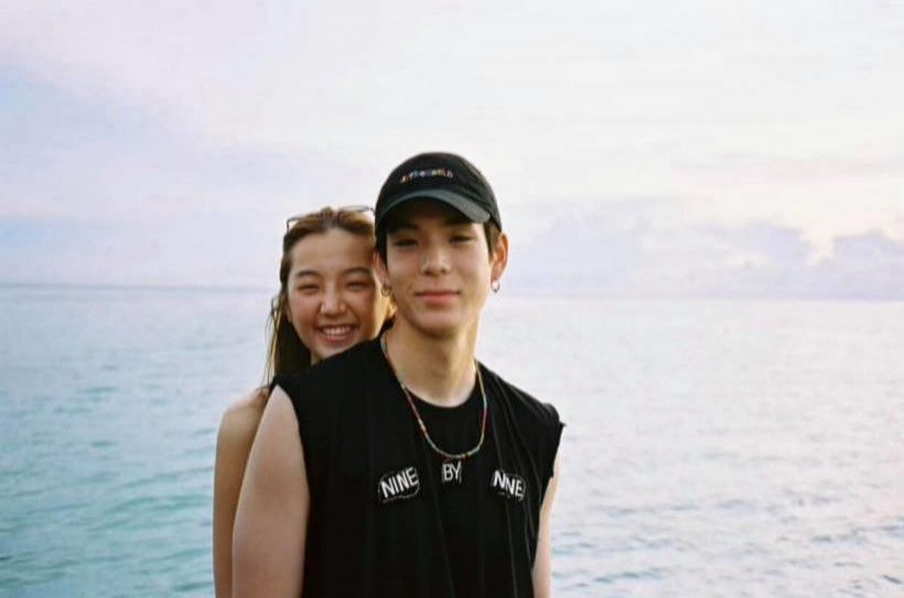 เเห่พุ่งเป้า คู่รักวัยรุ่นดังเลิกเงียบ อย่าบอกนะว่า..คือคู่นี้?