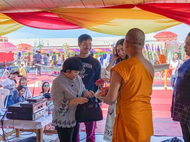 อิ่มบุญ กุศลหนุนรัก... แอบดู เวียร์-เบลล่า จูงมือเข้าวัดทำบุญรับปีหมูทอง...