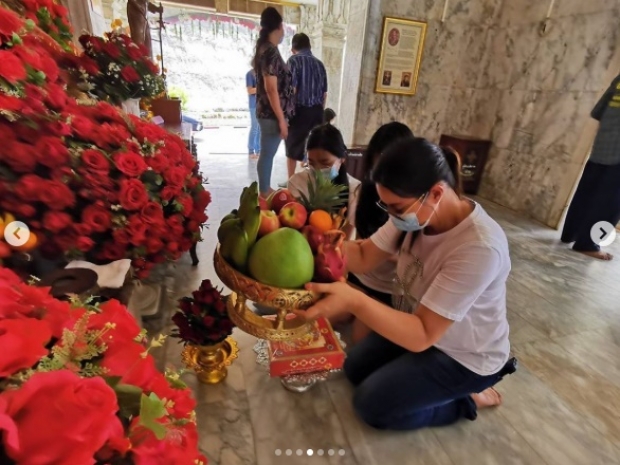 ‘บุ๋ม ปนัดดา’ กราบกรมหลวงชุมพร-จุดประทัด 2 พันนัดถวาย