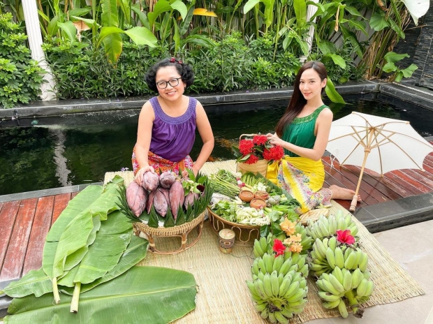 อั้ม พัชราภา คนอะไรขนาดใส่เสื้อคอกระเช้ายังรอด!