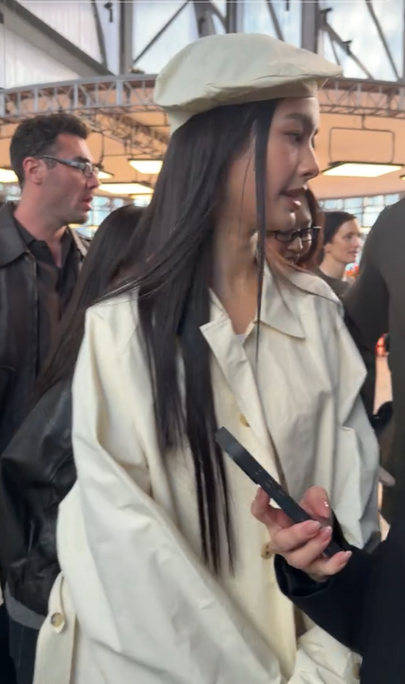 สาวไทยสวยสร้างเรื่อง ต่างชาติฮือฮาเเห่ขอวาร์ปรัวๆ!