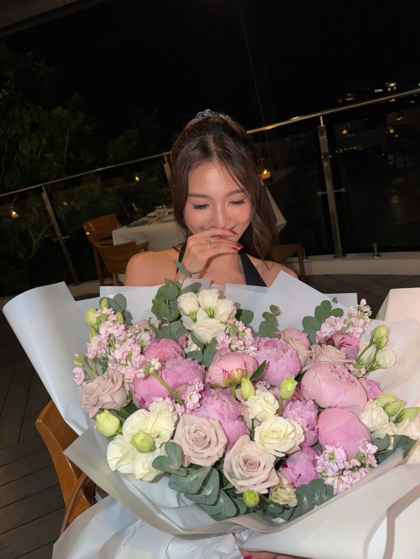 นางเอกช่องดังยิ้มเเก้มปริ ภาพนี้ทำหลายคนลุ้นเปิดตัวเเฟน