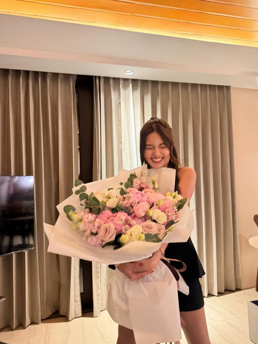 นางเอกช่องดังยิ้มเเก้มปริ ภาพนี้ทำหลายคนลุ้นเปิดตัวเเฟน