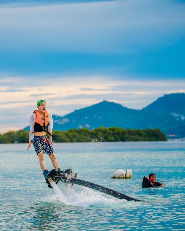 กอล์ฟ พิชญะ โชว์ท่าเล่น Flyboard เท่กรี๊ดคอแตก แต่มีจุดที่ต้องทัก!