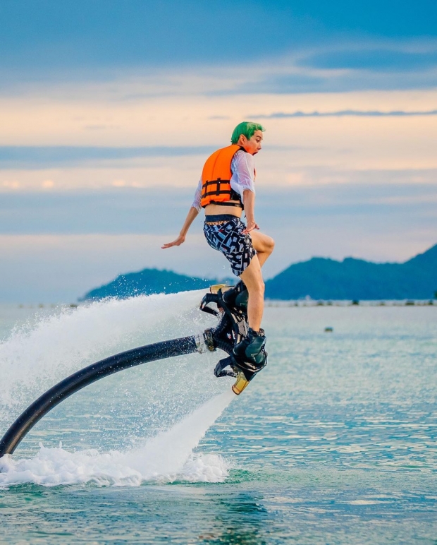 กอล์ฟ พิชญะ โชว์ท่าเล่น Flyboard เท่กรี๊ดคอแตก แต่มีจุดที่ต้องทัก!