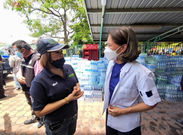 “ตู่ นันทิดา” มาแล้ว! ลงพื้นที่ผู้ประสบภัย โรงงานกิ่งแก้วไฟไหม้