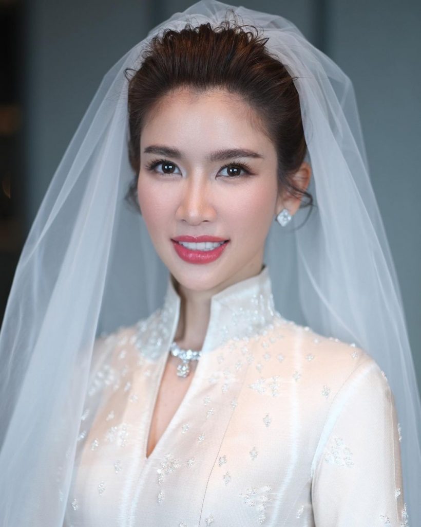 เผยโฉมช่างแต่งหน้า ไบรท์ เจ้าสาวป้ายแดงสวยเป๊ะเพราะเขาคนนี้?