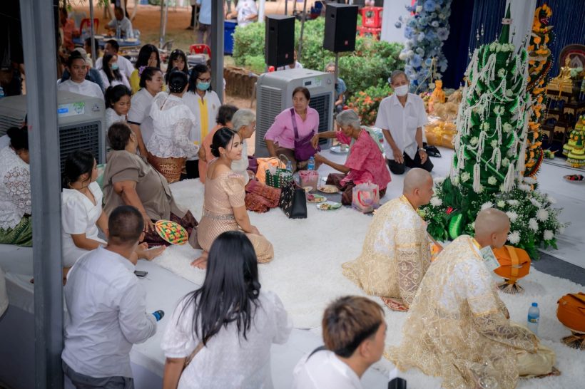 นักร้องสาวดัง น้ำตาไหลลูกชาย2คนบวชแล้ว คนแห่ร่วมงานจัดยิ่งใหญ่อลังการ