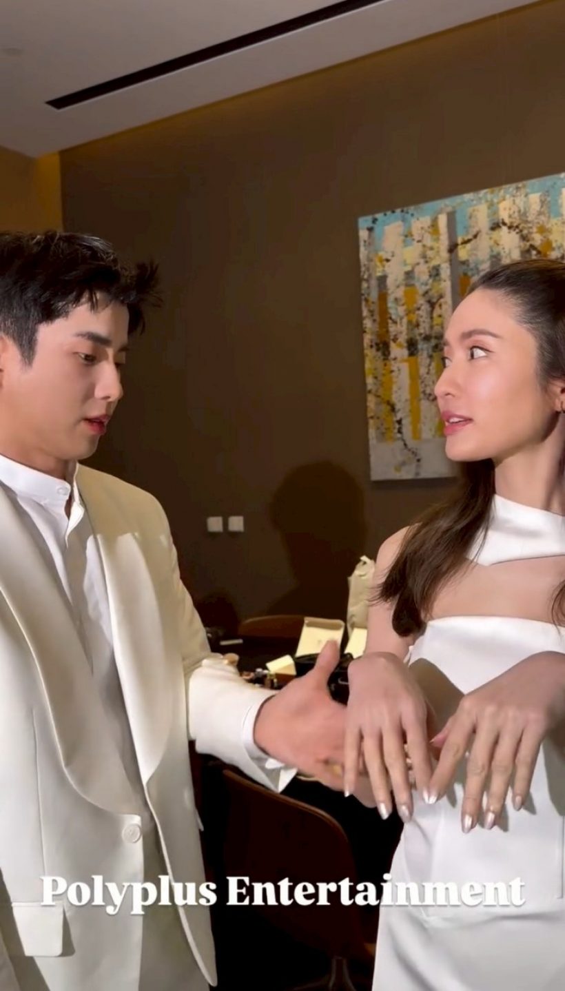 ขอแต่ง? "นนกุล" คุกเข่าต่อหน้า "แอฟ ทักษอร" กองเชียร์กรี๊ดลั่น