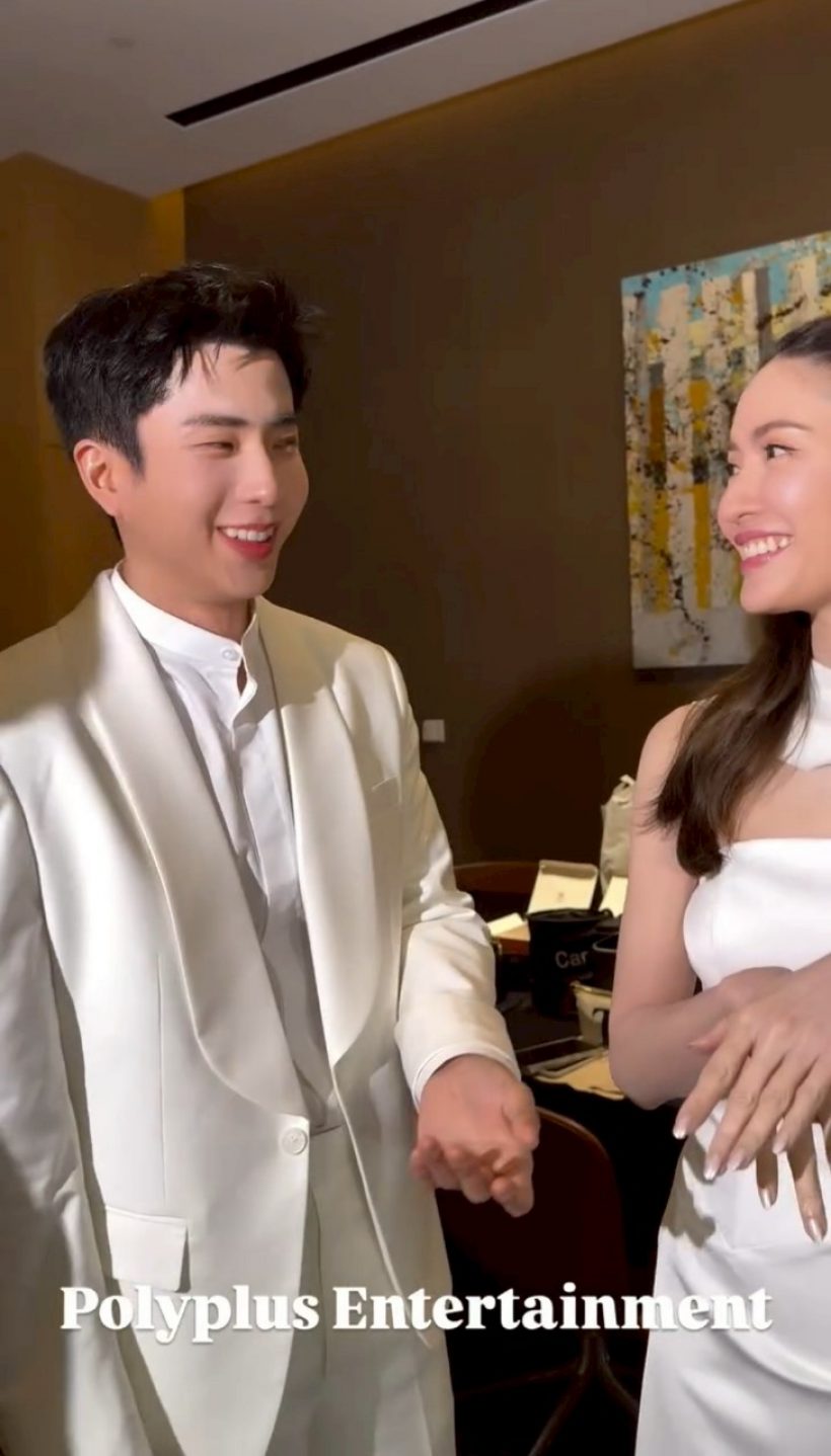 ขอแต่ง? "นนกุล" คุกเข่าต่อหน้า "แอฟ ทักษอร" กองเชียร์กรี๊ดลั่น