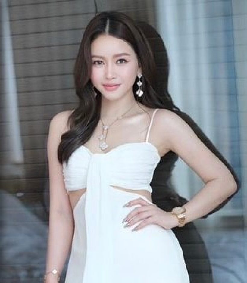 ชาวเน็ตขุดยับ!ภาพ เมย์ วาสนา ร่วมเฟรมพระเอกเซอร์ คนที่โดนชี้เป้า!!