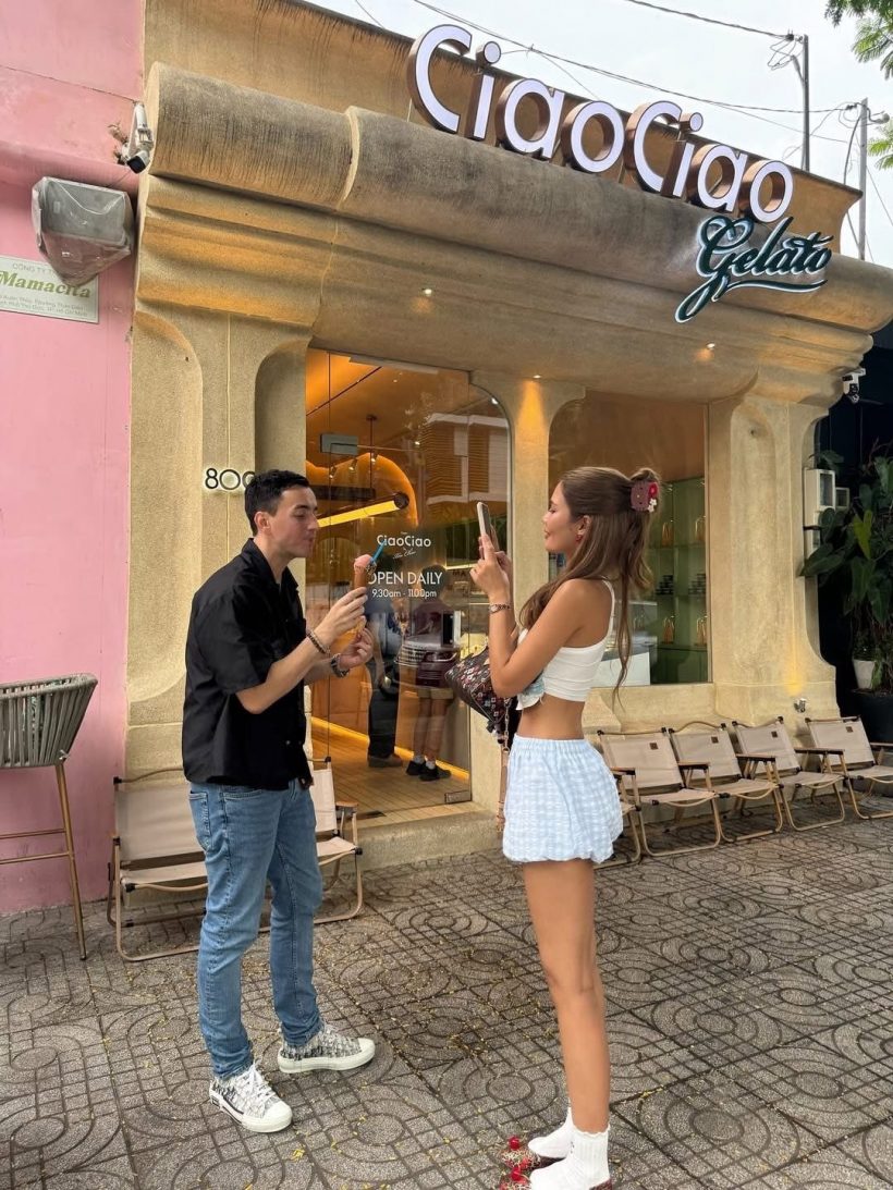 จุ๊บนี้ทำเฝอหวาน..สาวตัวแม่ คลั่งรักหนักโชว์สวีตกลางร้าน ชาวเหงียนมีกรี๊ด!
