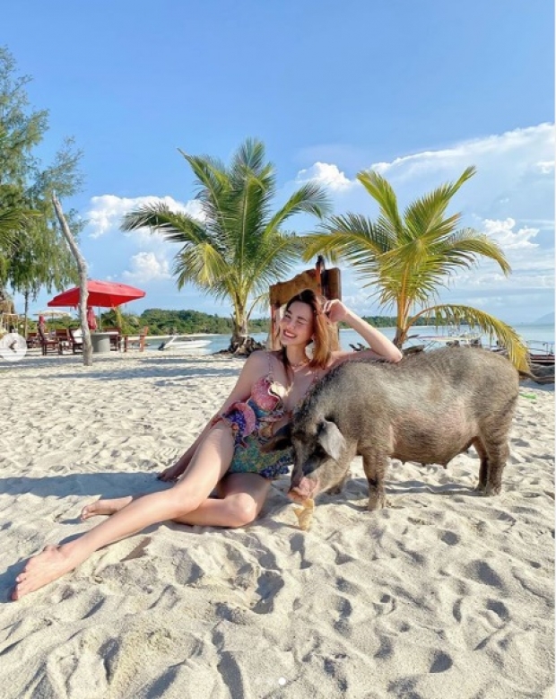 ‘ดิว อริสรา’ เผยเซ็ตนุ่งบิกินี่ โพสคู่หมูริมหาด งานนี้มีตากล้องเพิ่มอีกคน!