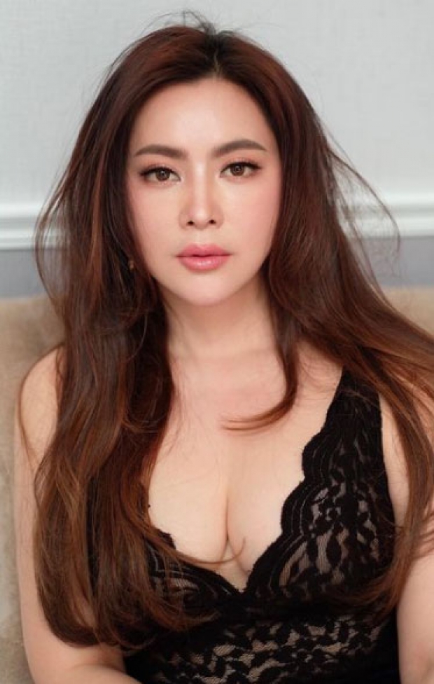 สวยว้าวดุจฝาแฝด! บุ๋ม ปนัดดา-คุณแม่ บอกเลยหน้าตาดีทั้งบ้าน