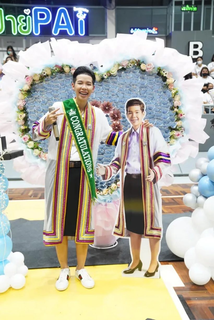 OMG! เปิดบรรยากาศงานรับปริญญา นักร้องชื่อดัง แฟนคลับเซอร์ไพรส์ชุดใหญ่