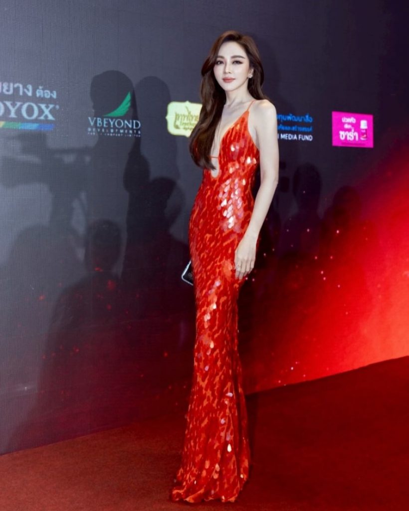 แอฟ ทักษอร ยังยอม ดาราดัง สวยจนไม่รู้จะมองตรงไหนก่อนดี