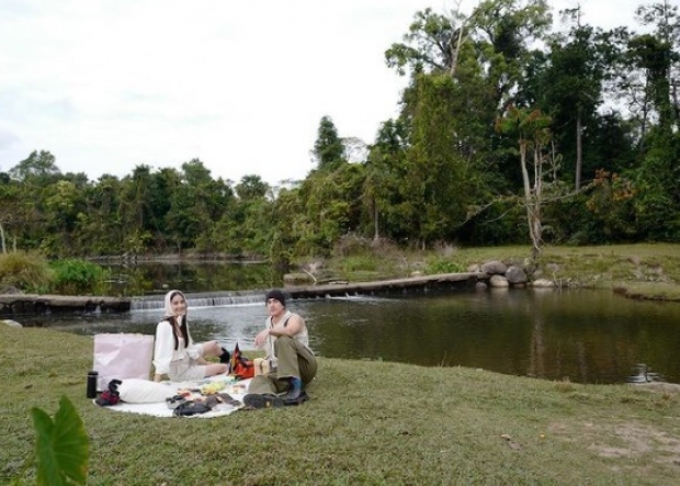 หวานกันต่อเนื่อง! ญาญ่า-ณเดชน์ ควงแขนล่องเรือสุดโรแมนติก 