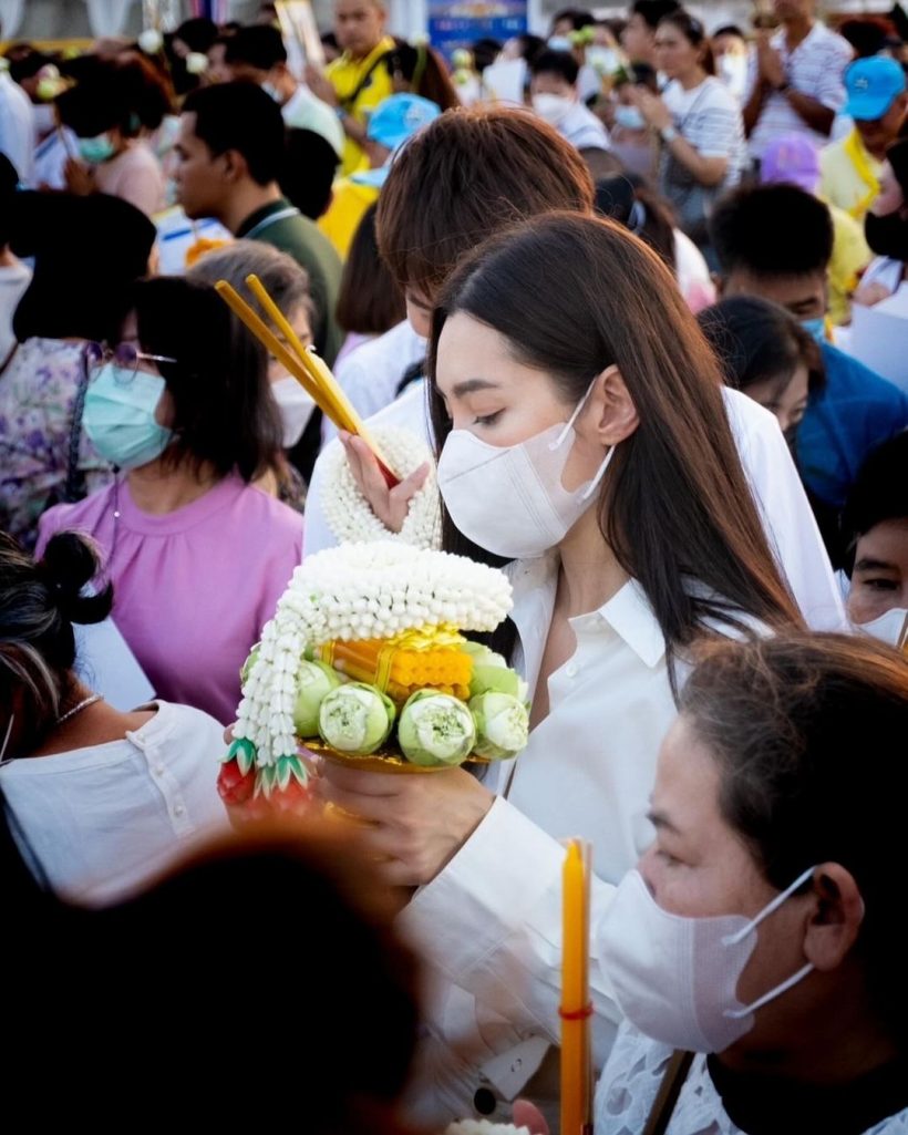 มองเป็นแถว! นางเอกเข้ากราบสักการะ พระบรมสารีริกธาตุ-พระอรหันตธาตุ