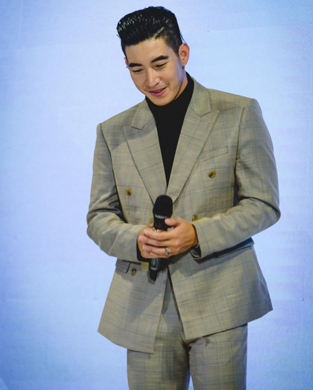 แฟนๆหายห่วง โตโน่ป่วยจนต้องนั่งรถเข็น-ณิชา คอยดูแลไม่ห่าง 