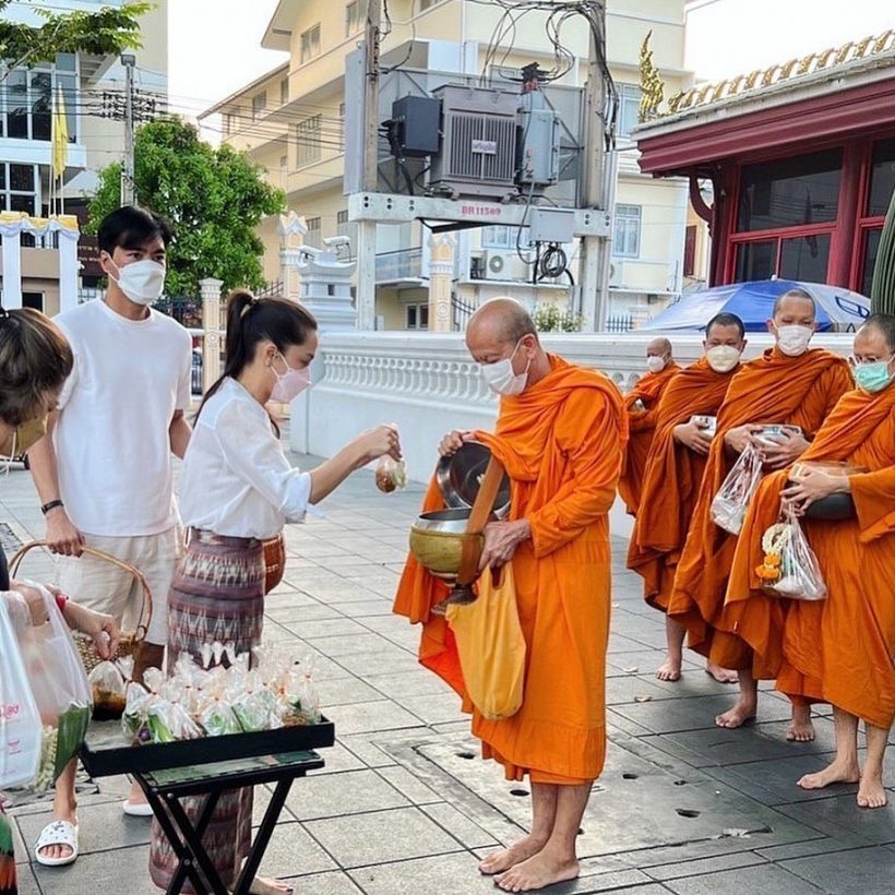 อิ่มบุญอิ่มใจ พระเอกเจ้าเสน่ห์ ควงแฟนสาวทำบุญวันเกิดสุดอบอุ่น