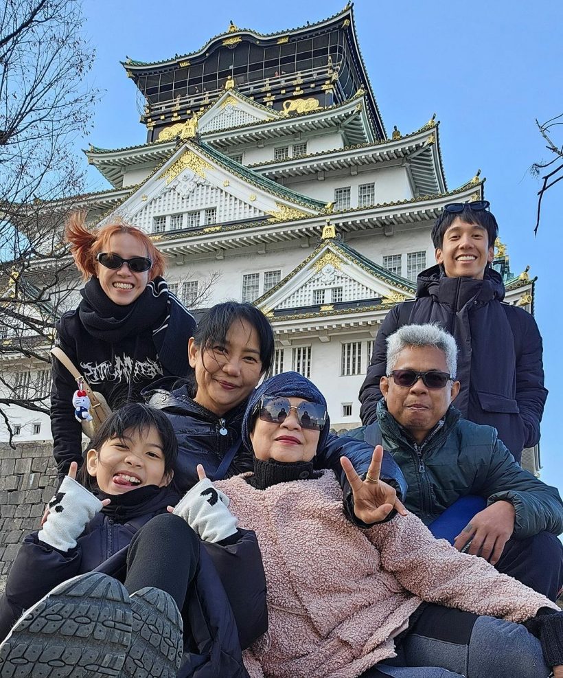 อบอุ่นสุดๆ คู่รักดาราดังเที่ยวญี่ปุ่นพร้อมหน้าครอบครัวฝ่ายชาย