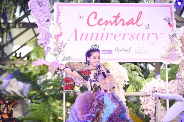 งามสะพรั่ง!! ตะลึง “ณเดชน์-ญาญ่า” โชว์ช่อดอกไม้-มงกุฎเพชร มูลค่า 120 ล้าน!