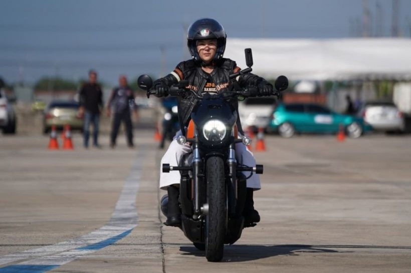 เกินคาด!! ดาราสาวชื่อดัง สลัดลุคสาวหวาน เข้าวงการ Biker