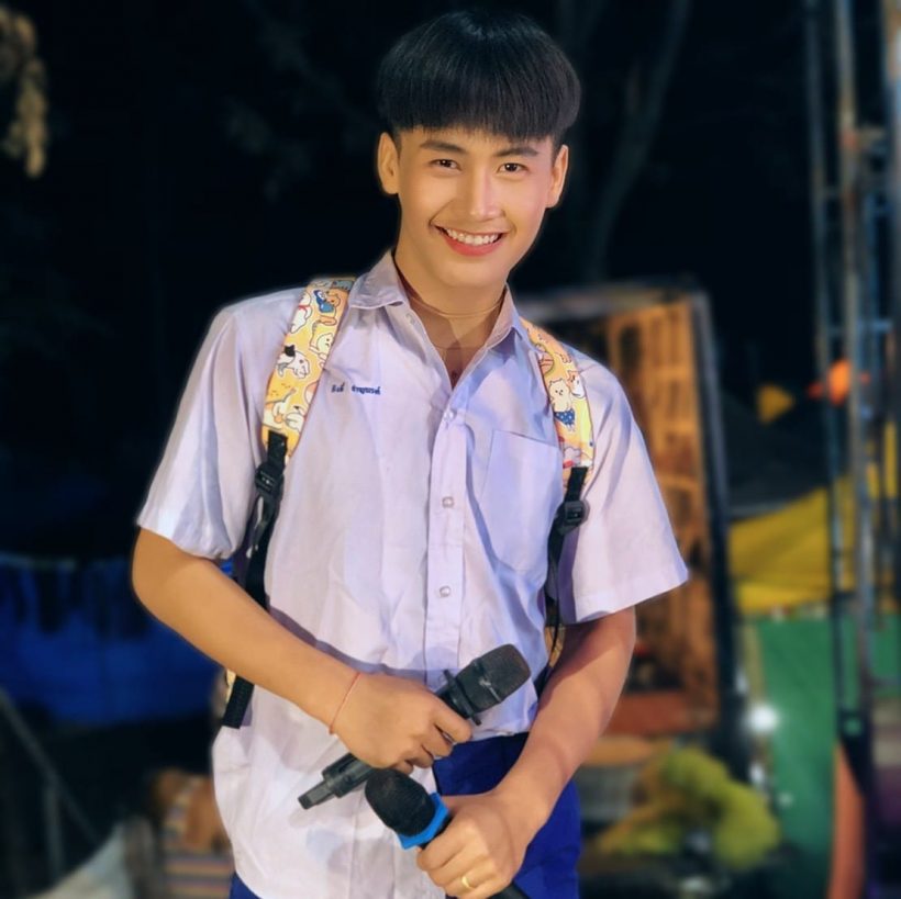 พ่อลูกบุญธรรมคู่นี้ น่ารักมาก! แสดงความรักดุจสายเลือดเดียวกัน