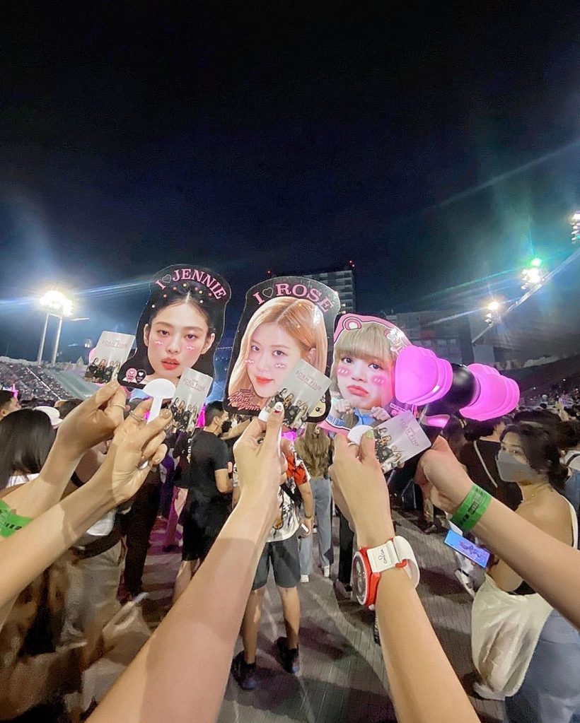 รวมภาพดาราไทยดัง ประกาศตัวเป็นบลิ๊งค์ แห่ชมคอนเสิร์ต BLACKPINK 