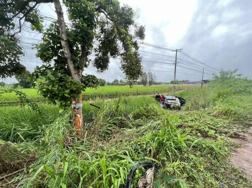 สุดห่วง! นางเอกหมอลำชื่อดัง หลับใน ประสบอุบัติเหตุรถพังยับ