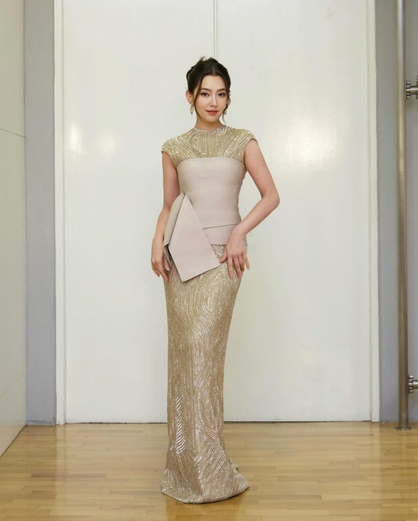 ส่องลุคเบลล่า สวยตะลึง เรียกเสียงแฟลชสนั่นงาน Vogue Gala2024 