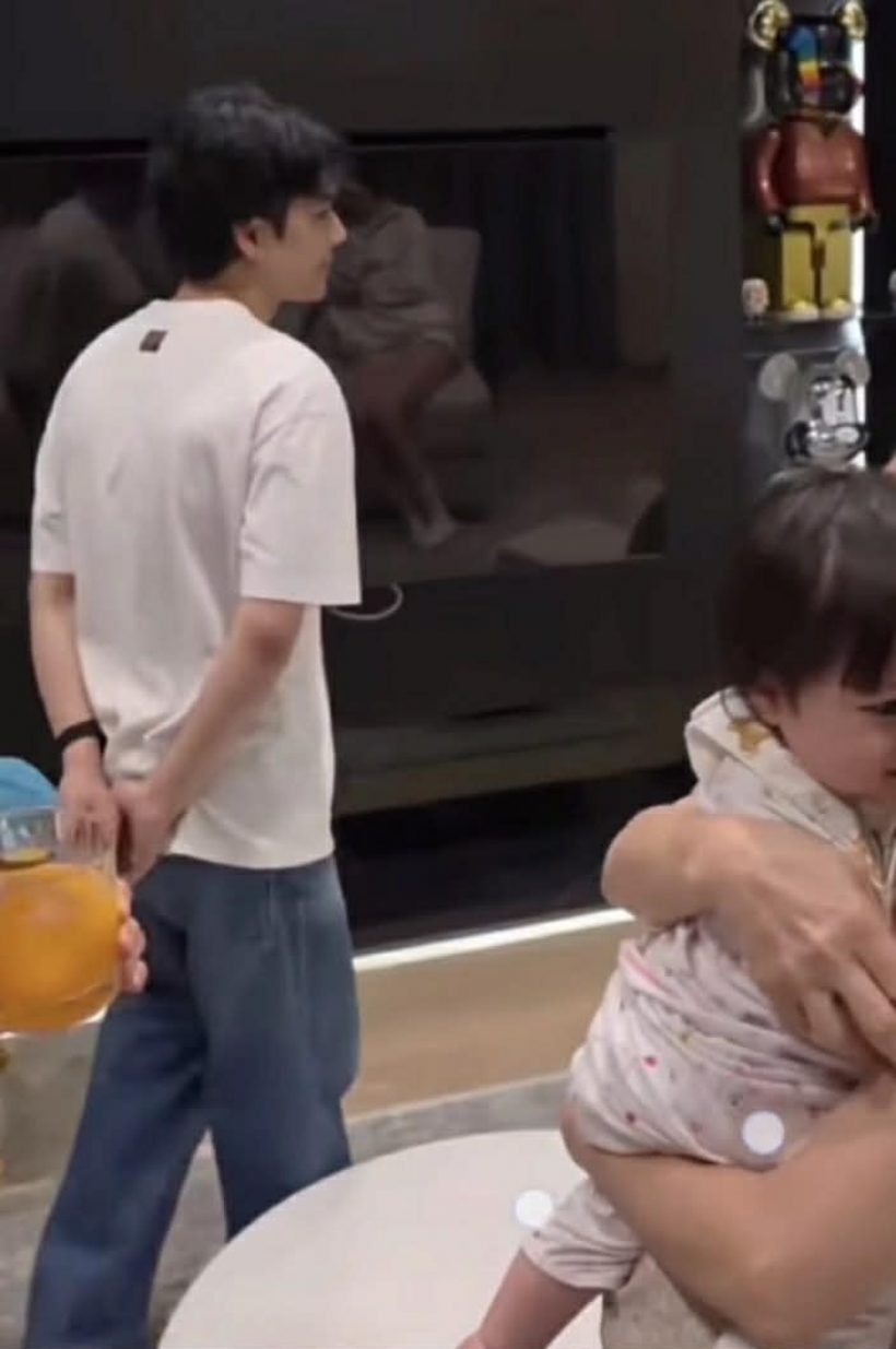 ซูมจอเเทบเเตก! นิกกี้ ณฉัตร ทำหลุดโฟกัสเงาสาวในกระจก