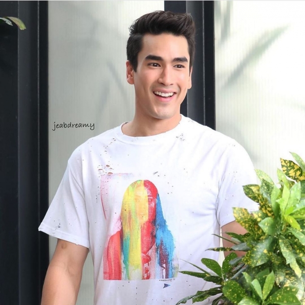 แห่ซูมเสื้อณเดชน์ เจอแซวจนได้ อะไรจะขนาดน๊านน 