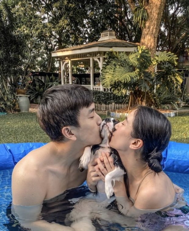 โอ้ยสวีตไปอีก มิ้นต์-ภูผา ควงกันเล่นน้ำ จุ๊บกลางสระสุดฟิน