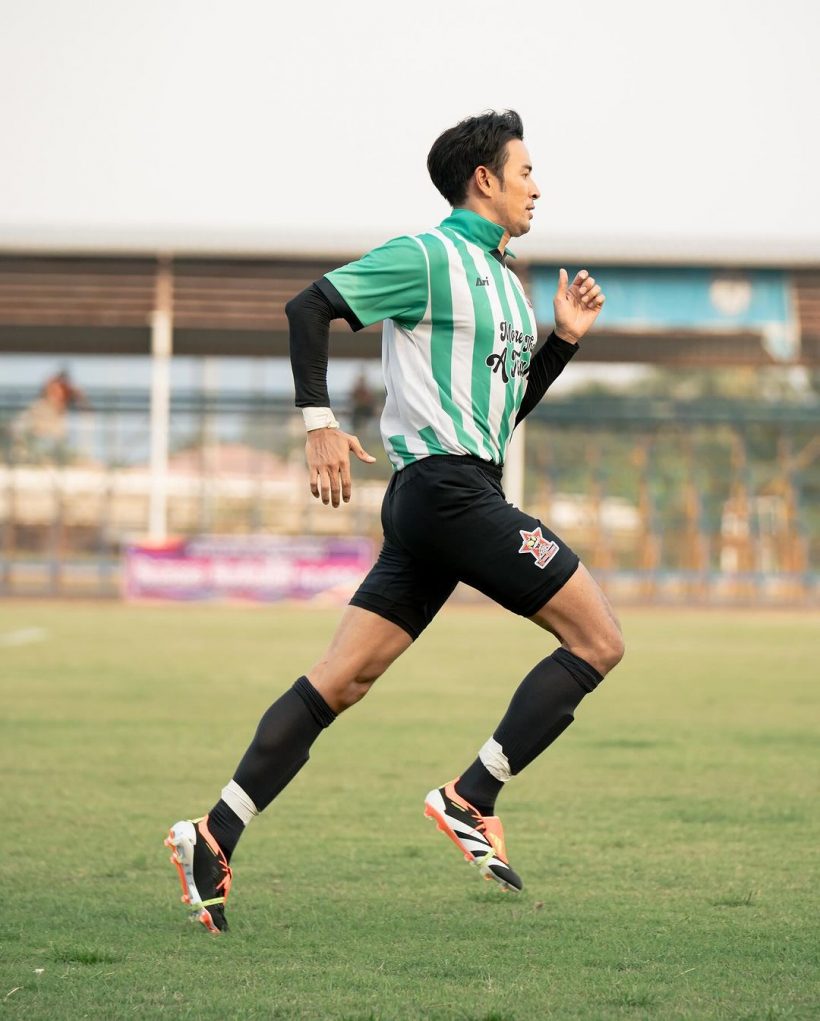 เกรท วรินทร ยอมพลีชีพโพสต์ภาพท่าเตะบอลสุดเท่ แต่หน้าหลุดสุดๆ