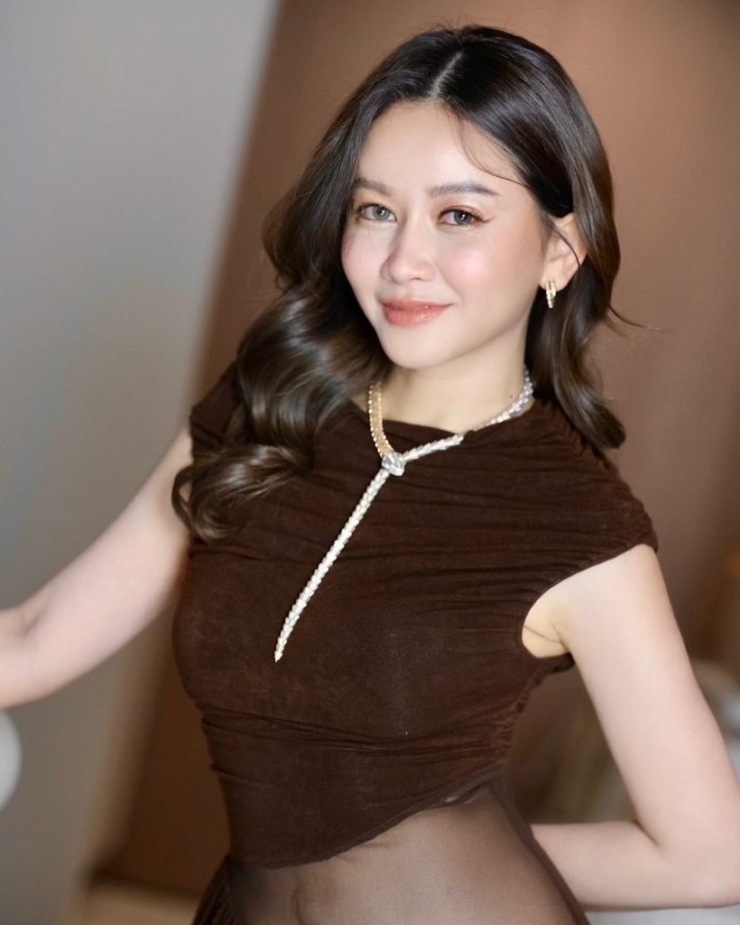 เมย์มีจี๋อยู่ข้างๆ ประโยคเด็ดชาวเน็ต แซวยับ ไฮโซเมย์ ควง จี๋ สุทธิรักษ์ ไลฟ์สด!