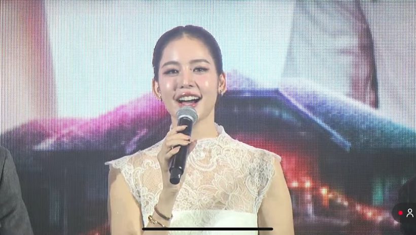 ฮอบทั้งด้อม..เซอร์ไพรซ์กลางงาน กุหลาบหรือสายตาอะไรหวานกว่ากัน?
